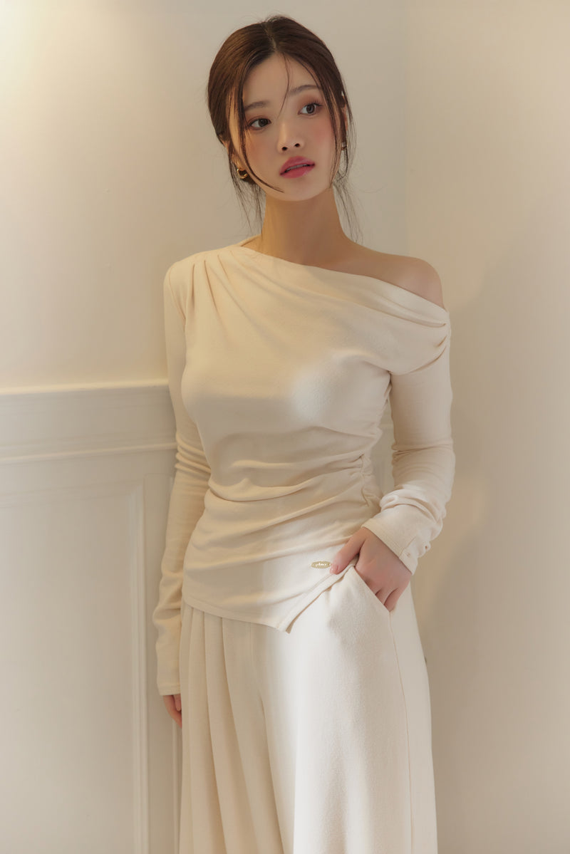 モデル身長：164cm　トップスサイズ：FREE　ボトムサイズ：M　カラー：ivory
