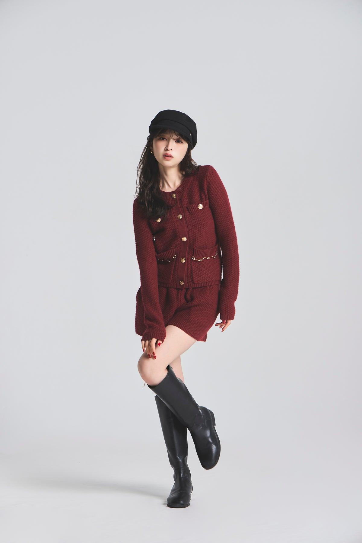 モデル身長：161cm 【トップス】カラー：red 【ボトムス】カラー：red 【アクセサリー】カラー：black
