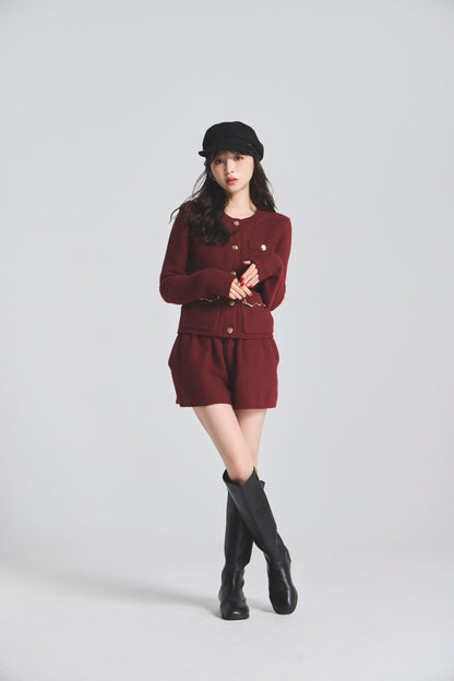 モデル身長：161cm 【トップス】カラー：red 【ボトムス】カラー：red 【アクセサリー】カラー：black