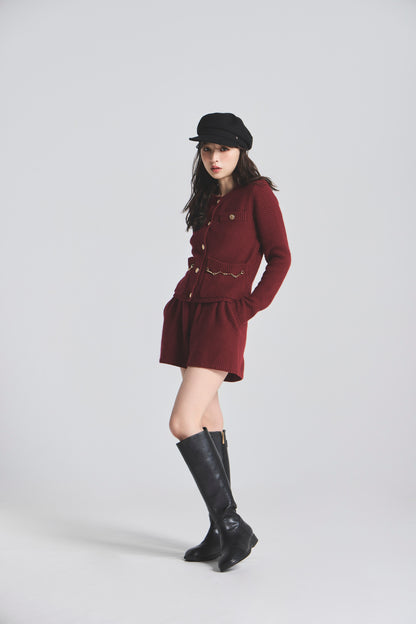 モデル身長：161cm 【トップス】カラー：red 【ボトムス】カラー：red 【アクセサリー】カラー：black