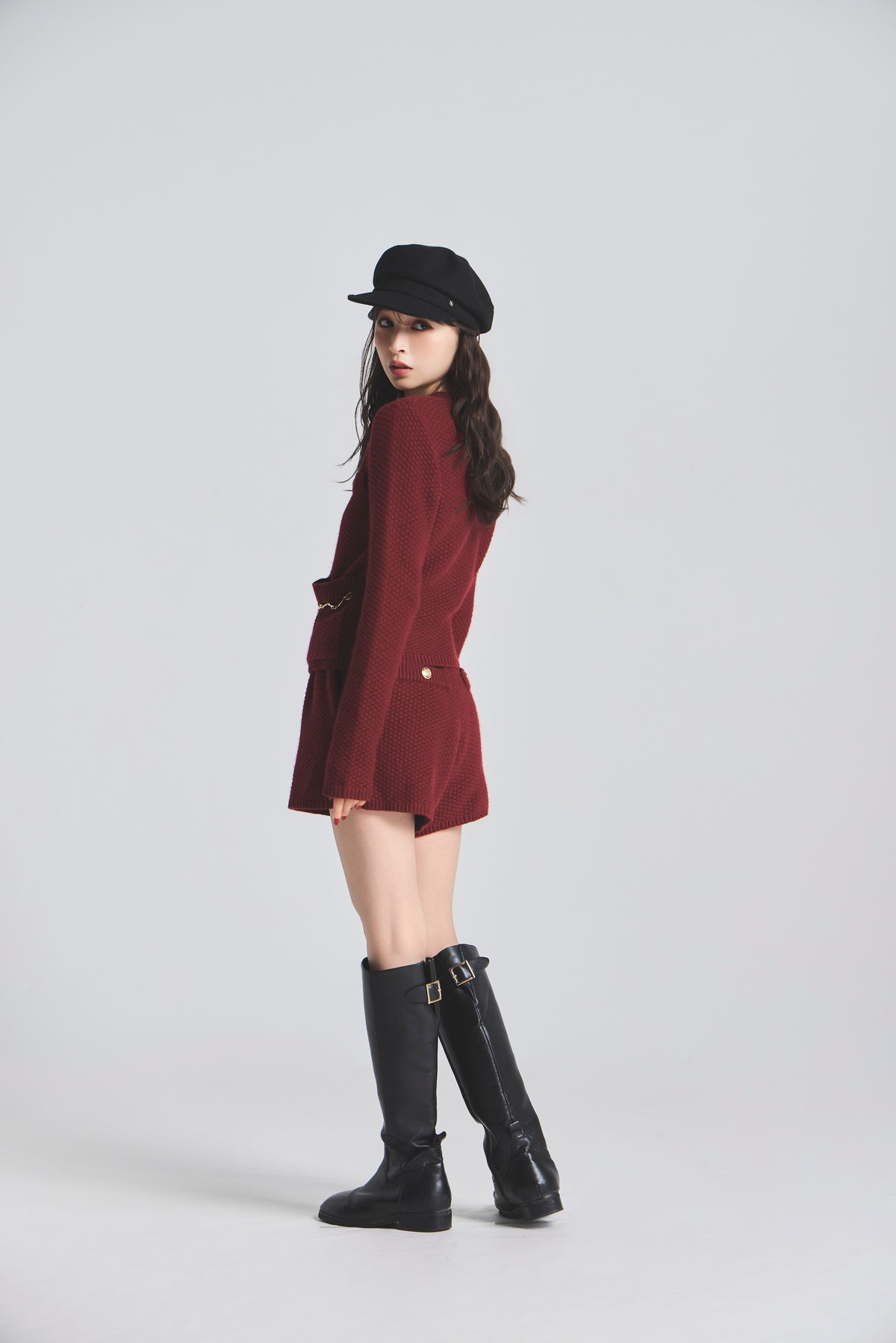 モデル身長：161cm 【トップス】カラー：red 【ボトムス】カラー：red 【アクセサリー】カラー：black