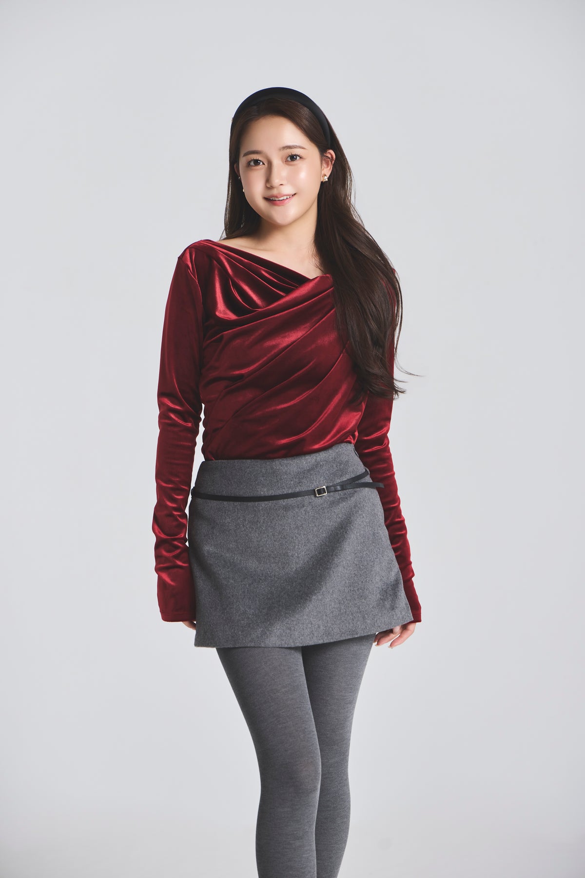 モデル身長：161cm 【トップス】カラー：red 【ボトムス】カラー：grey サイズ：SS