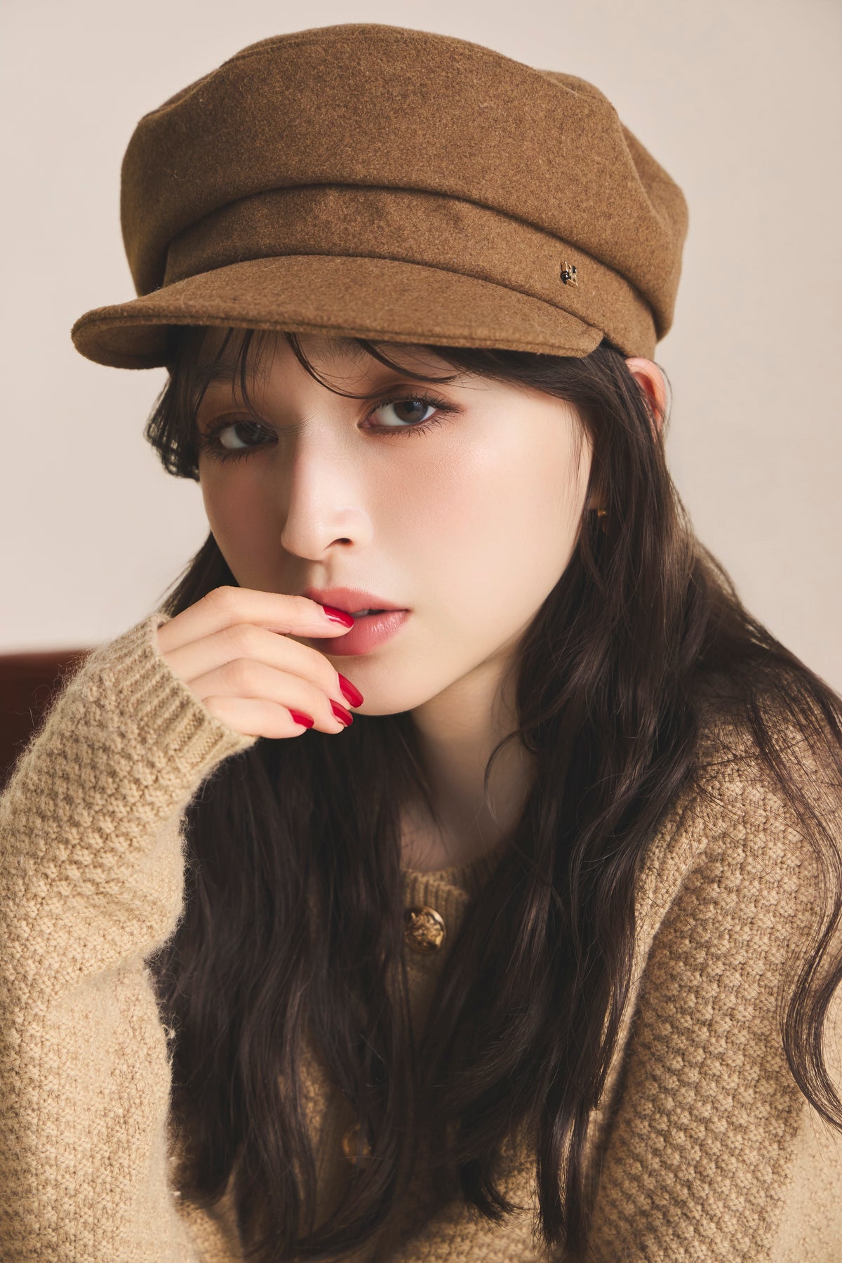 モデル身長：161cm 【トップス】カラー：camel 【アクセサリー】カラー：camel