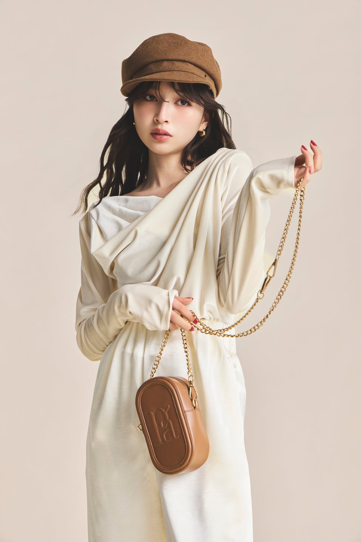モデル身長：161cm 【トップス】カラー：off white 【アクセサリー】カラー：camel