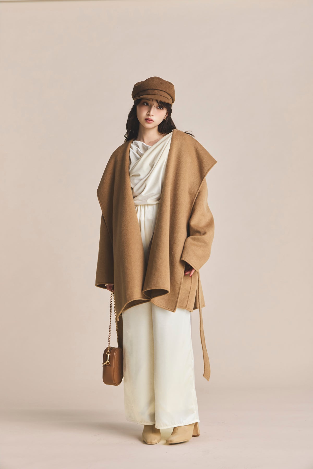 モデル身長：161cm 【トップス】カラー：off white 【アクセサリー】カラー：camel