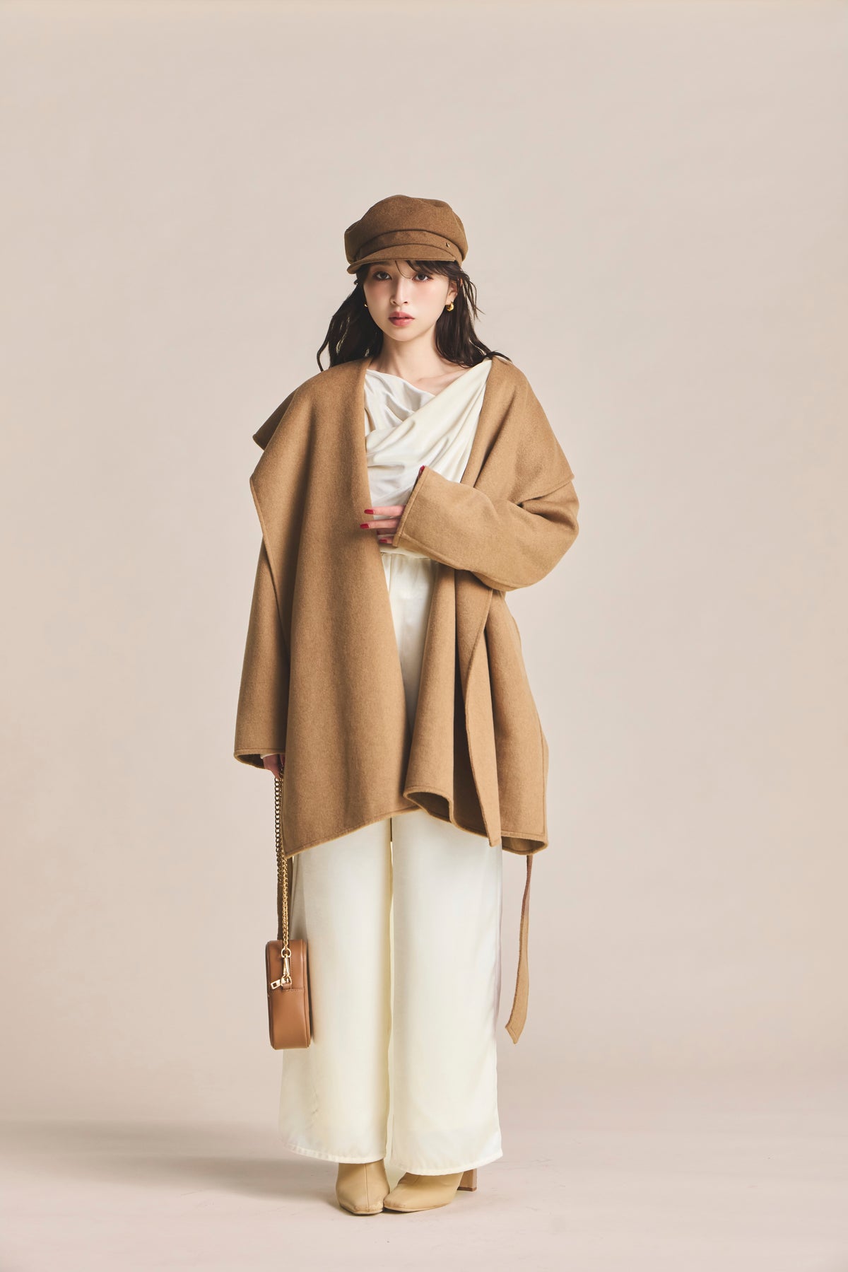 モデル身長：161cm 【トップス】カラー：off white 【アクセサリー】カラー：camel