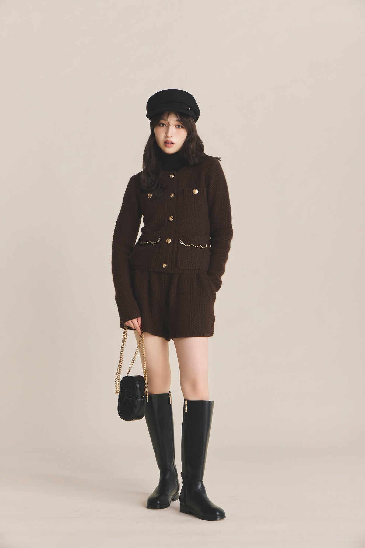 モデル身長：161cm 【トップス】カラー：brown 【ボトムス】カラー：brown 【アクセサリー】カラー：black