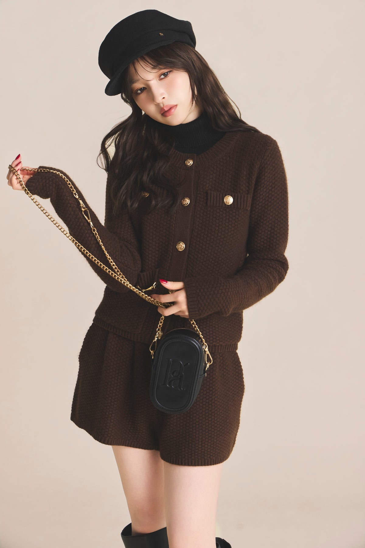 モデル身長：161cm 【トップス】カラー：brown 【ボトムス】カラー：brown 【アクセサリー】カラー：black