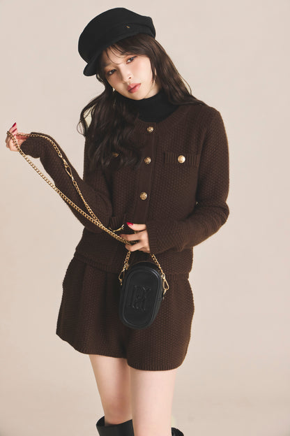 モデル身長：161cm 【トップス】カラー：brown 【ボトムス】カラー：brown 【アクセサリー】カラー：black