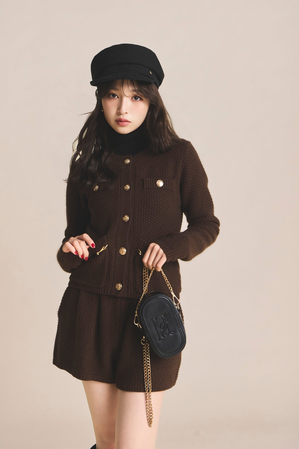 モデル身長：161cm 【トップス】カラー：brown 【ボトムス】カラー：brown 【アクセサリー】カラー：black