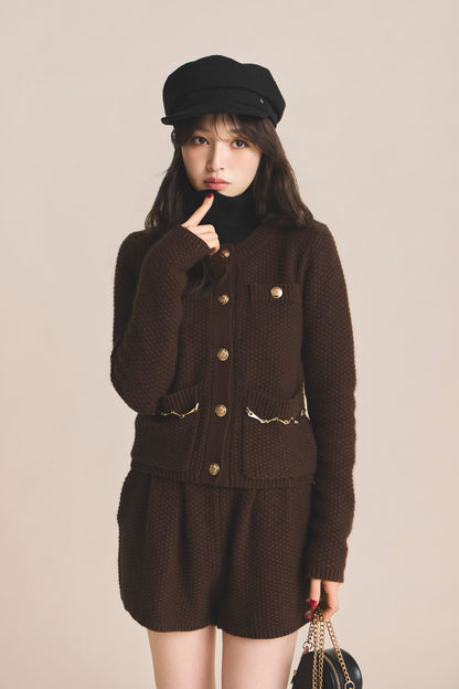 モデル身長：161cm 【トップス】カラー：brown 【ボトムス】カラー：brown 【アクセサリー】カラー：black
