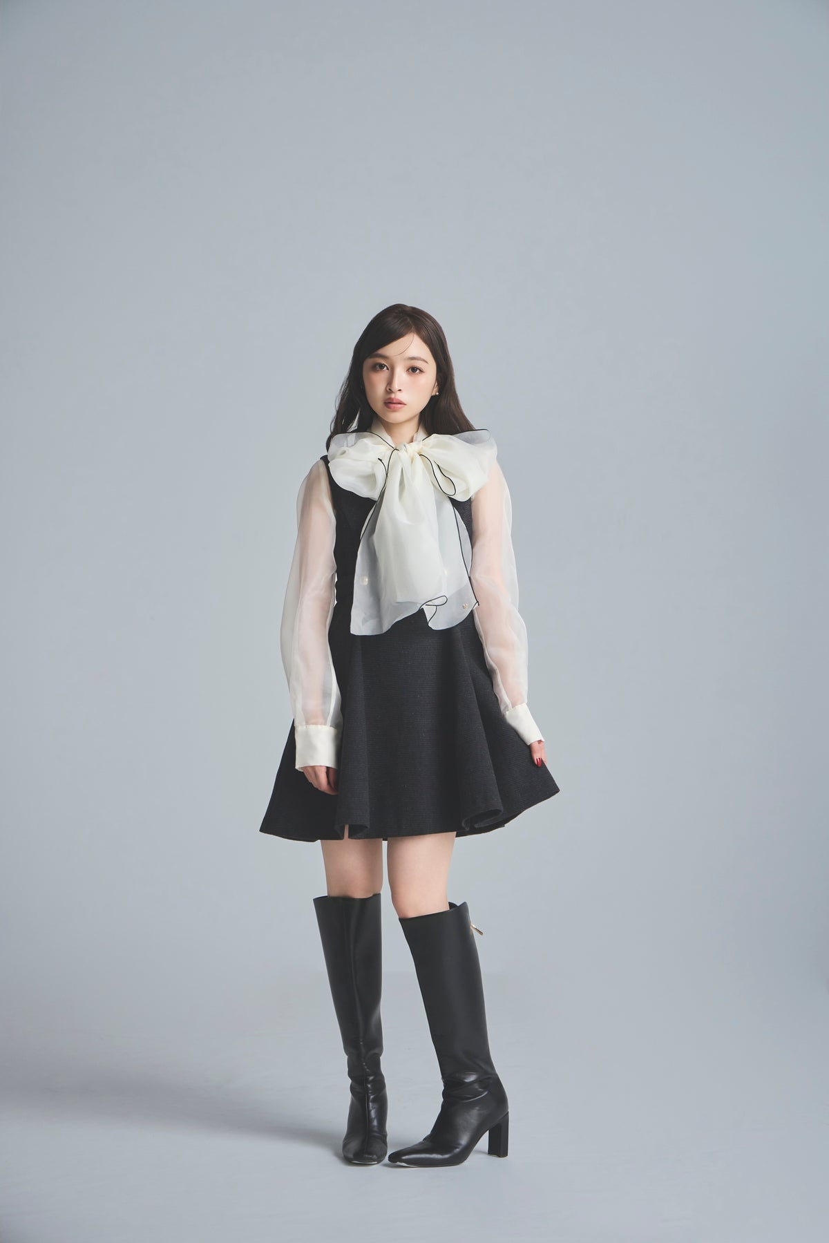 モデル身長：161cm 【トップス】カラー：off white 【ワンピース】カラー：black