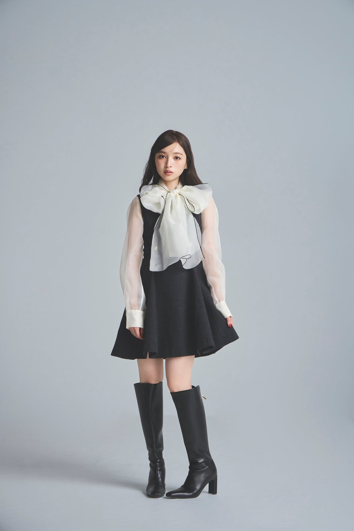 モデル身長：161cm 【トップス】カラー：off white 【ワンピース】カラー：black