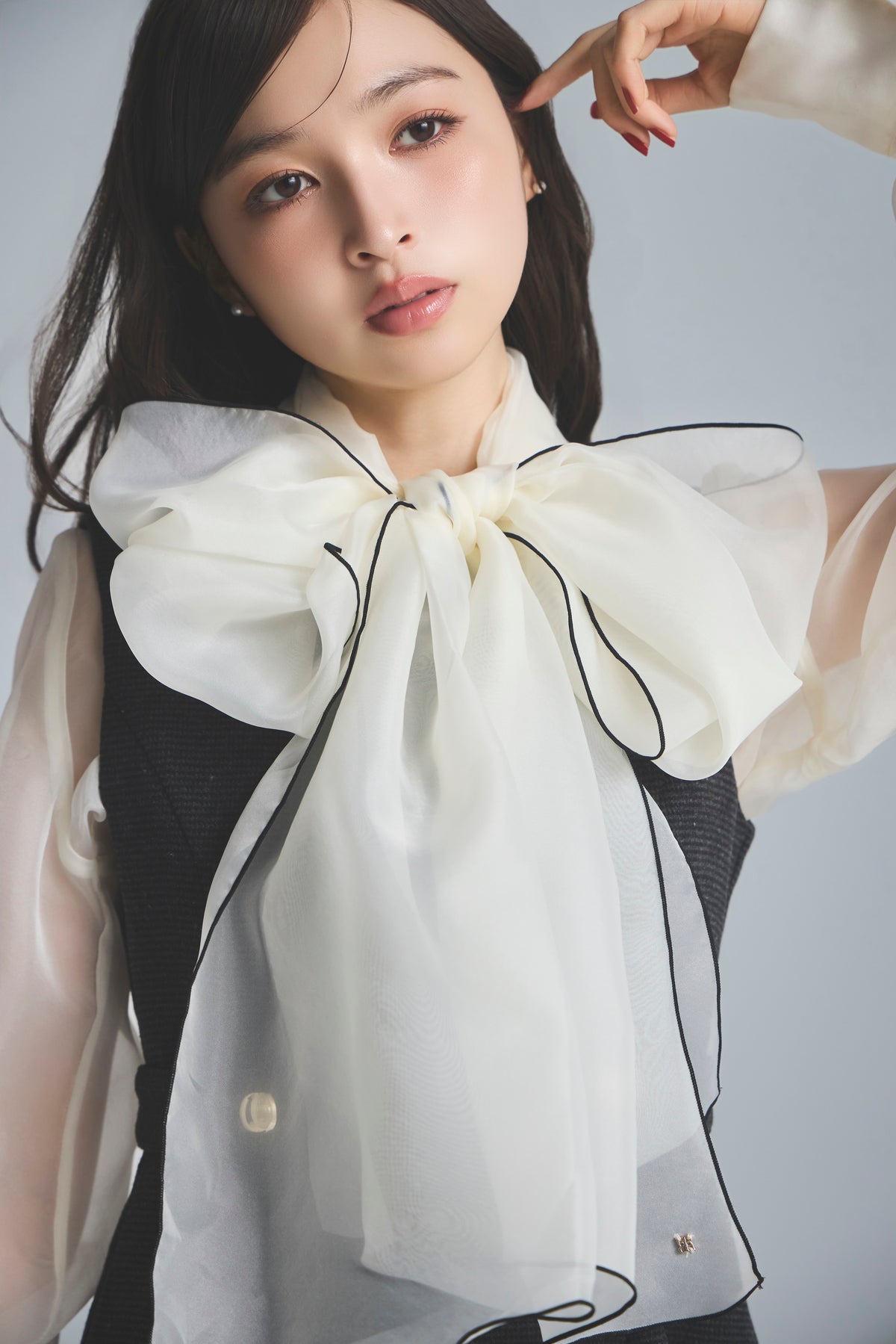 モデル身長：161cm 【トップス】カラー：off white 【ワンピース】カラー：black