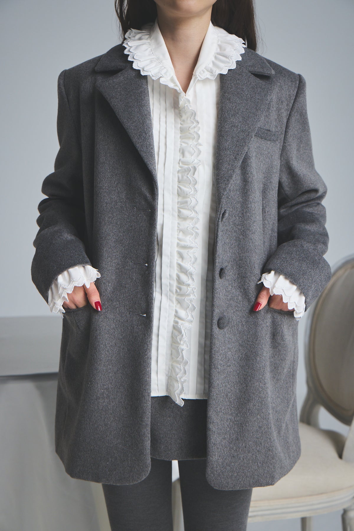 モデル身長：161cm 【アウター】カラー：grey  【トップス】カラー：off white