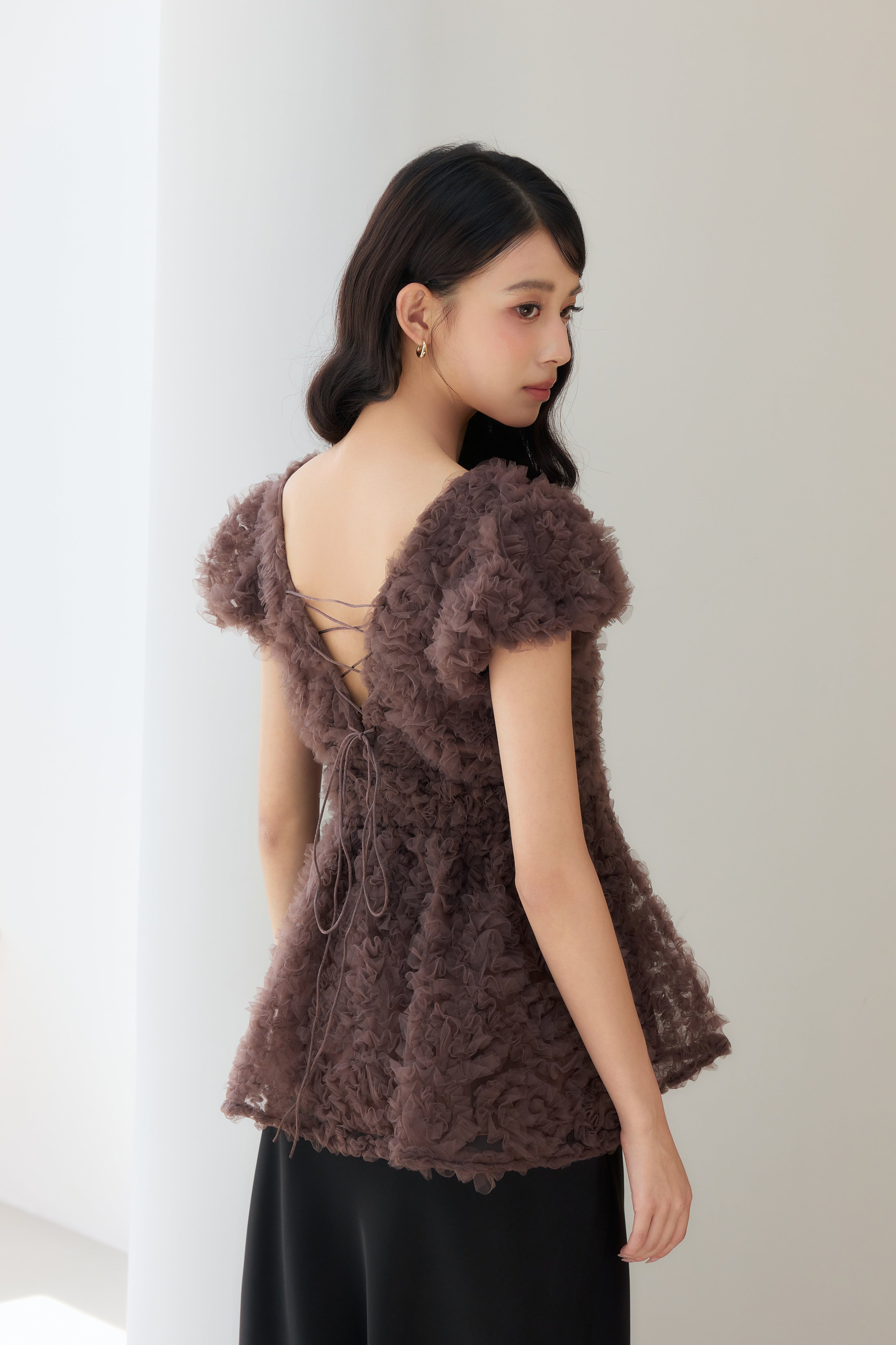 poláura フラワーぺプラムバックリボンチュニック フラワーぺプラムバックリボンチュニック – poláura OFFICIAL ONLINE STORE