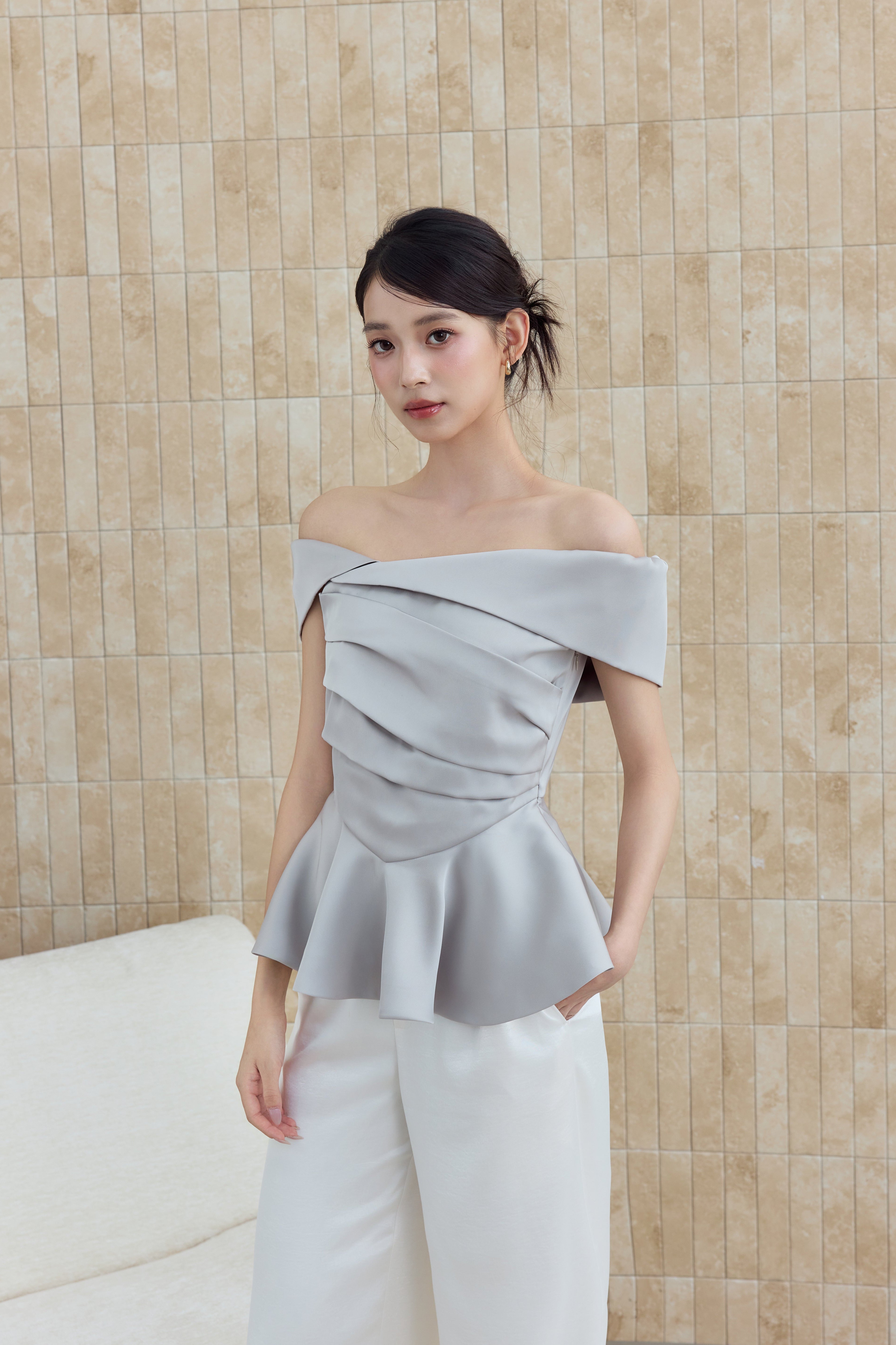 ロマンティックサテンぺプラムトップス – poláura OFFICIAL ONLINE STORE