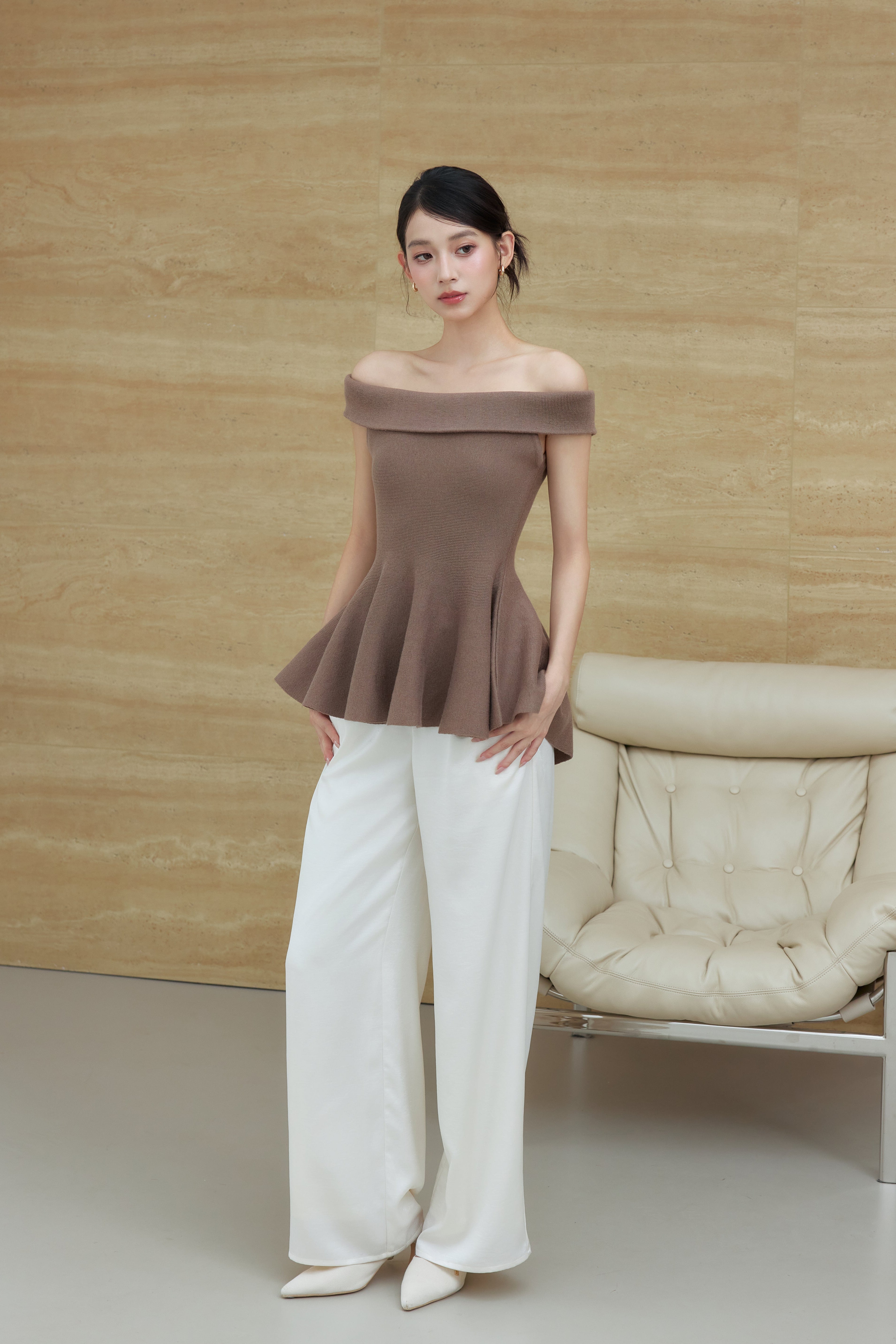 【新品未使用】polaura ペプラムニットキャミソール ベージュ フォルムペプラムニットトップ – poláura OFFICIAL ONLINE STORE