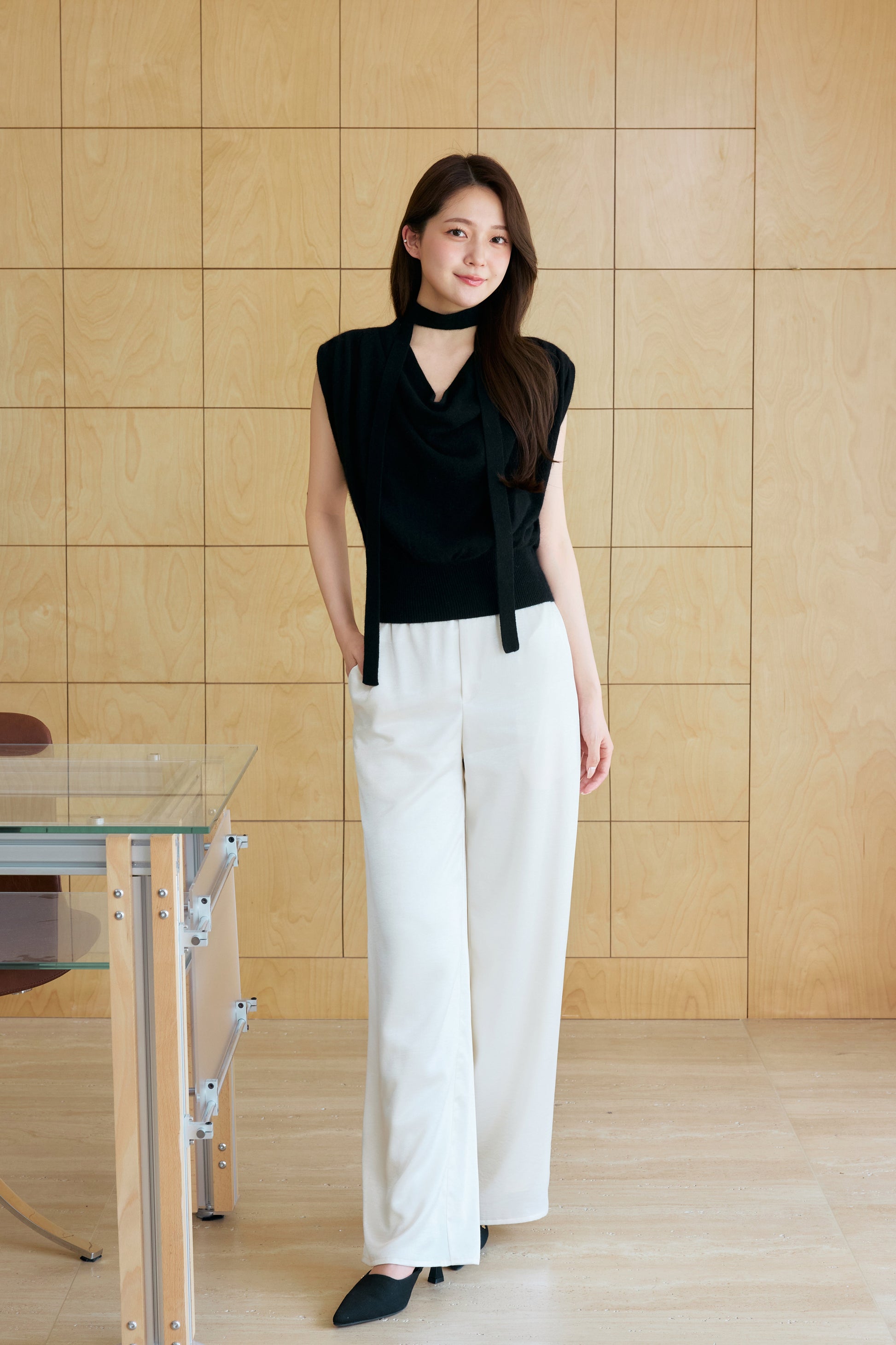 着用モデル：167cm 【トップス】カラー：black 【ボトムス】カラー：off white サイズ：SM