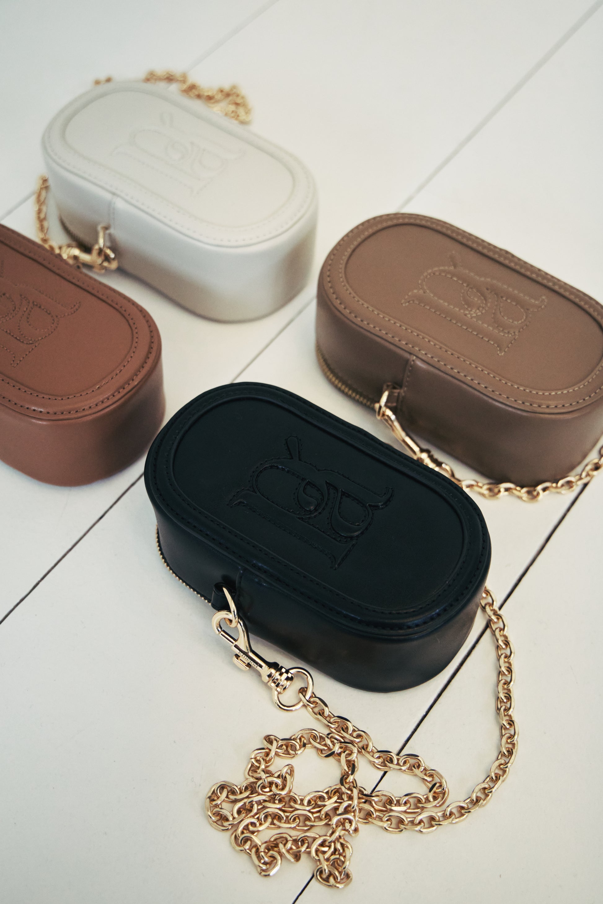左上：camel 右上：ivory  左下：black 右下：mocha