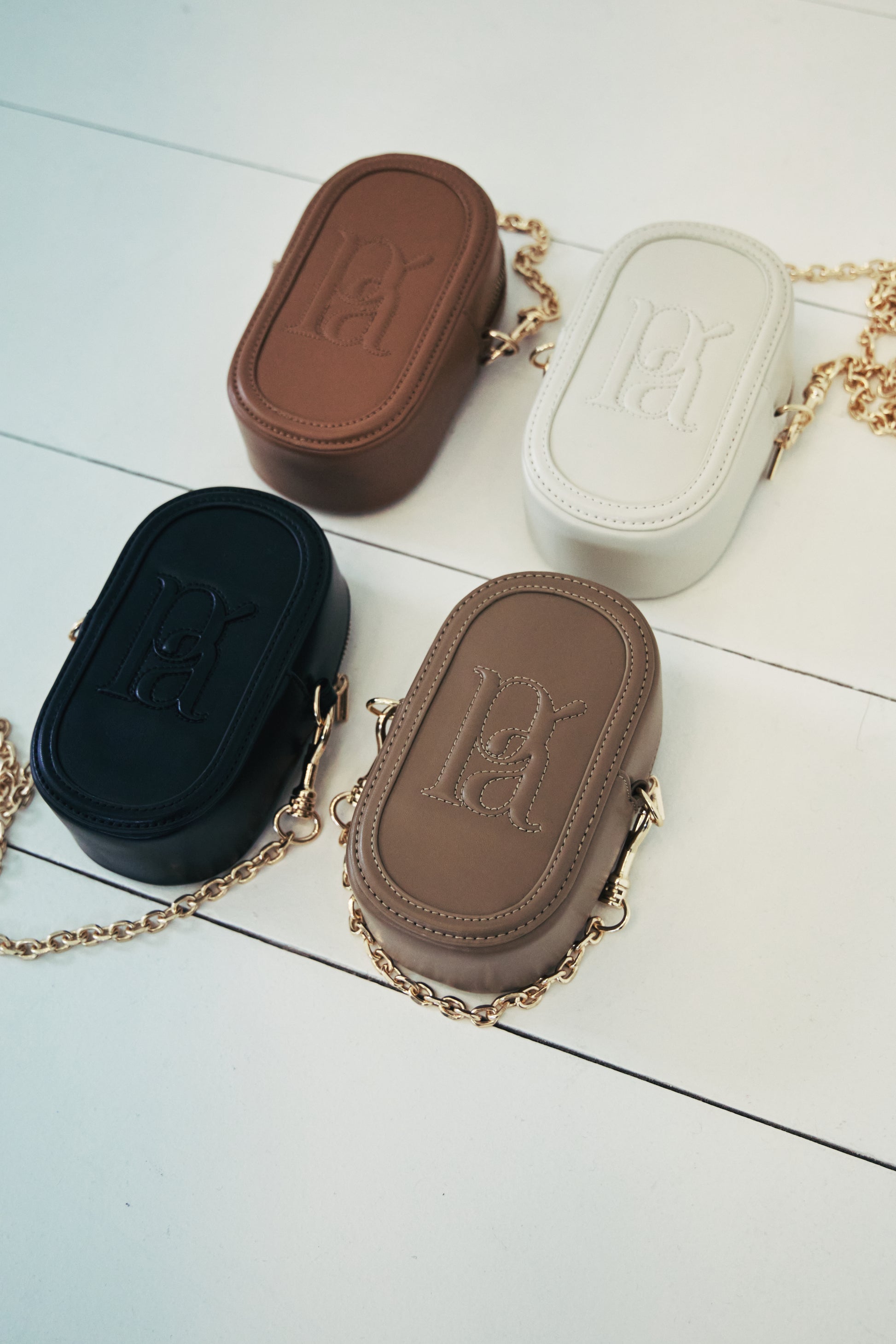 左上：camel 右上：ivory  左下：black 右下：mocha