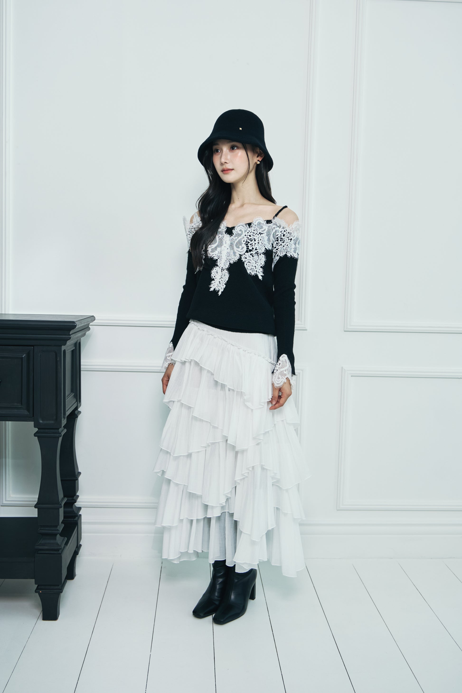 モデル身長：166cm 【トップス】カラー：black 【ボトムス】カラー：off white サイズ：SM