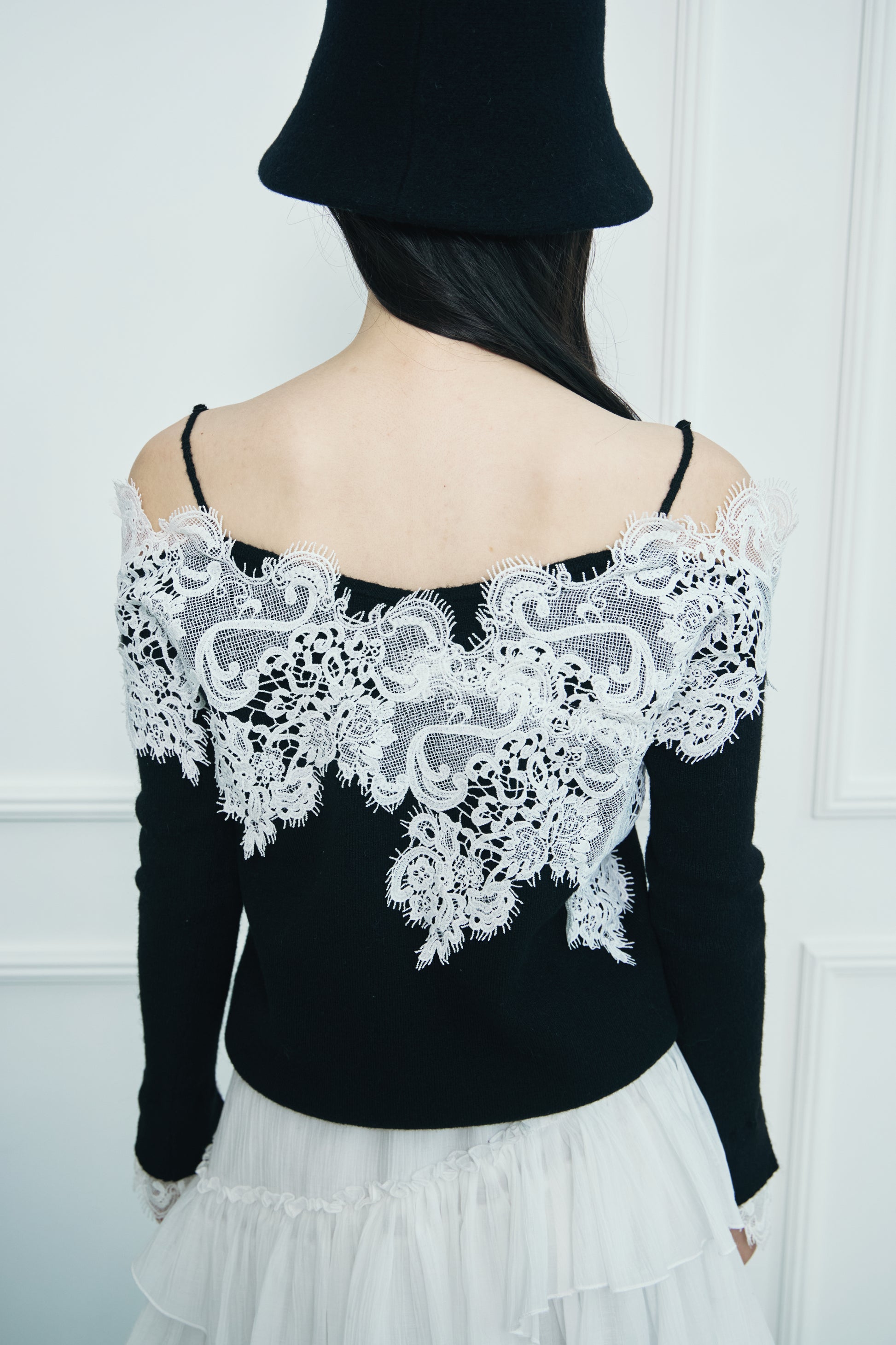 モデル身長：166cm 【トップス】カラー：black 【ボトムス】カラー：off white サイズ：SM