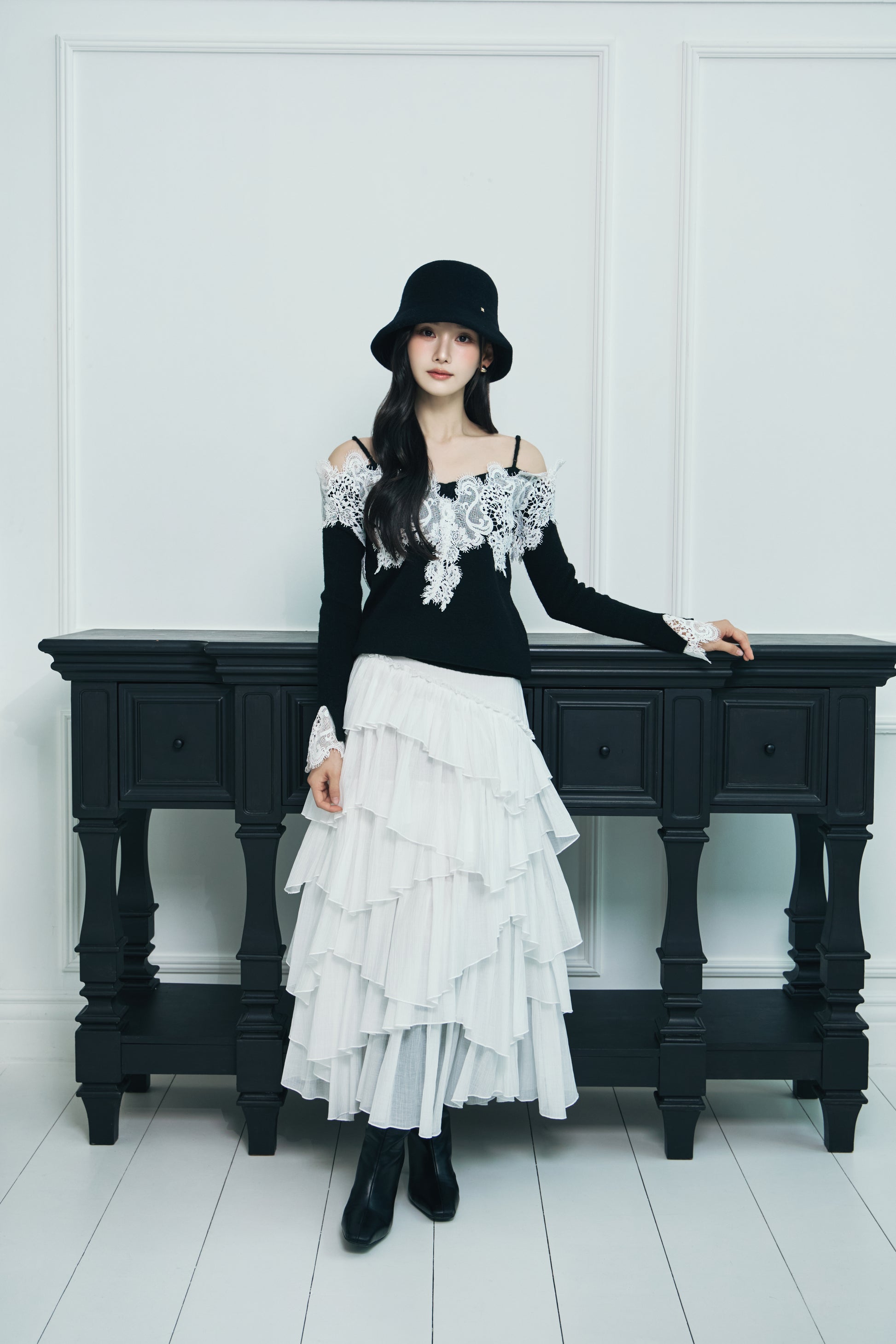 モデル身長：166cm 【トップス】カラー：black 【ボトムス】カラー：off white サイズ：SM