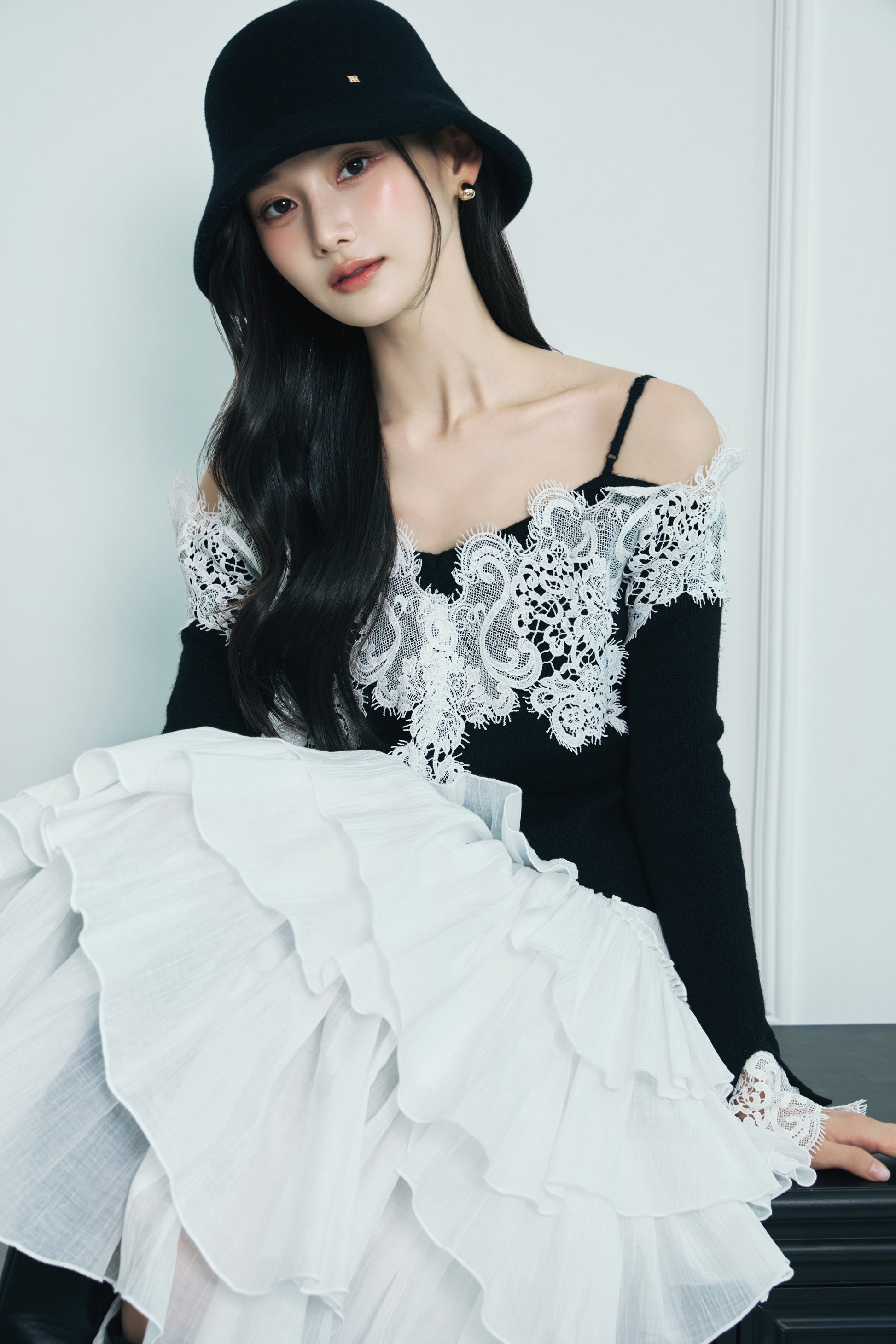 モデル身長：166cm 【トップス】カラー：black 【ボトムス】カラー：off white サイズ：SM