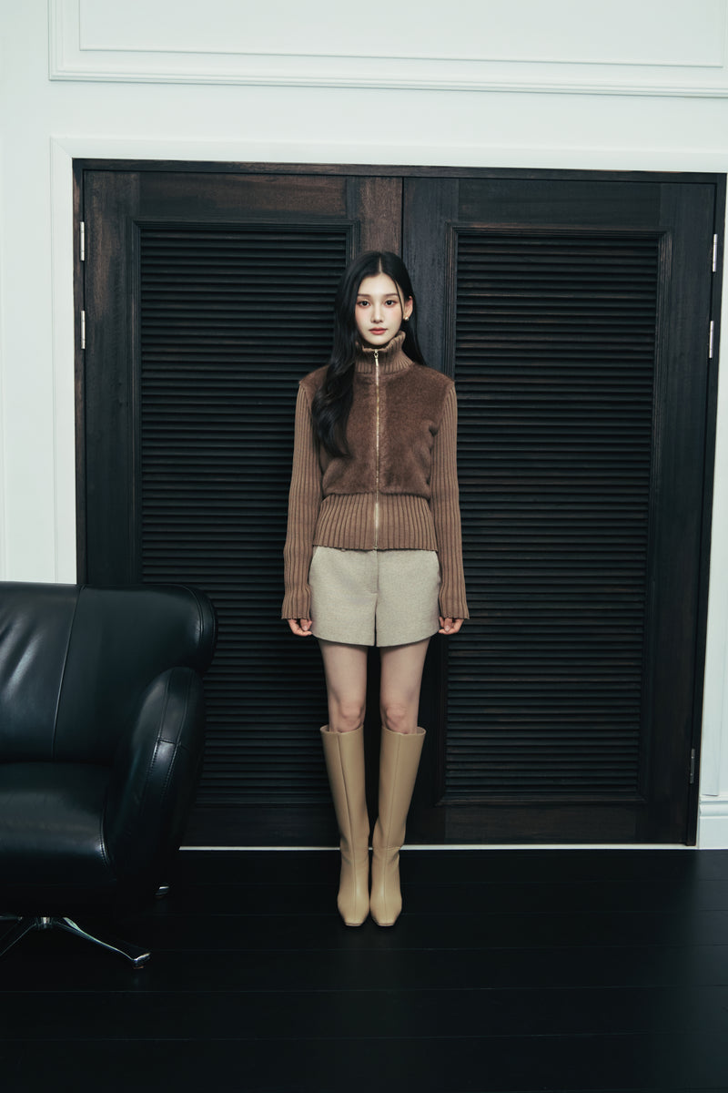 モデル身長：166cm 【トップス】カラー：mocha 【ボトムス】カラー：beige サイズ：MM