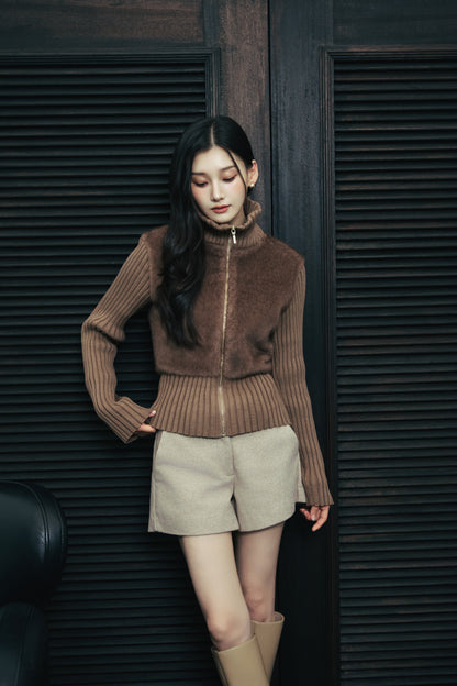 モデル身長：166cm 【トップス】カラー：mocha 【ボトムス】カラー：beige サイズ：MM