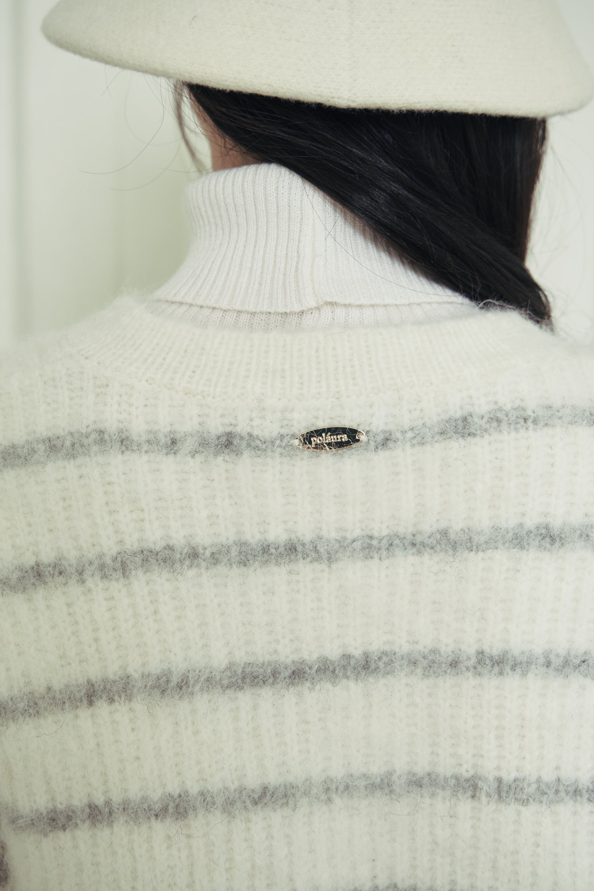 カラー：off white × grey border