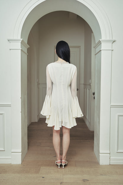 モデル身長：166cm カラー：ivory サイズ：MM