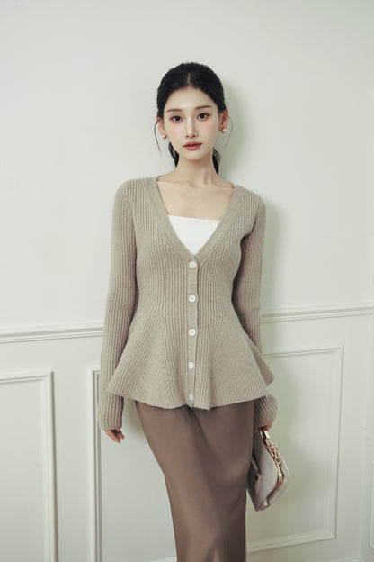 モデル身長：166cm 【トップス】カラー：greige 【ボトムス】カラー：khaki サイズ：MM