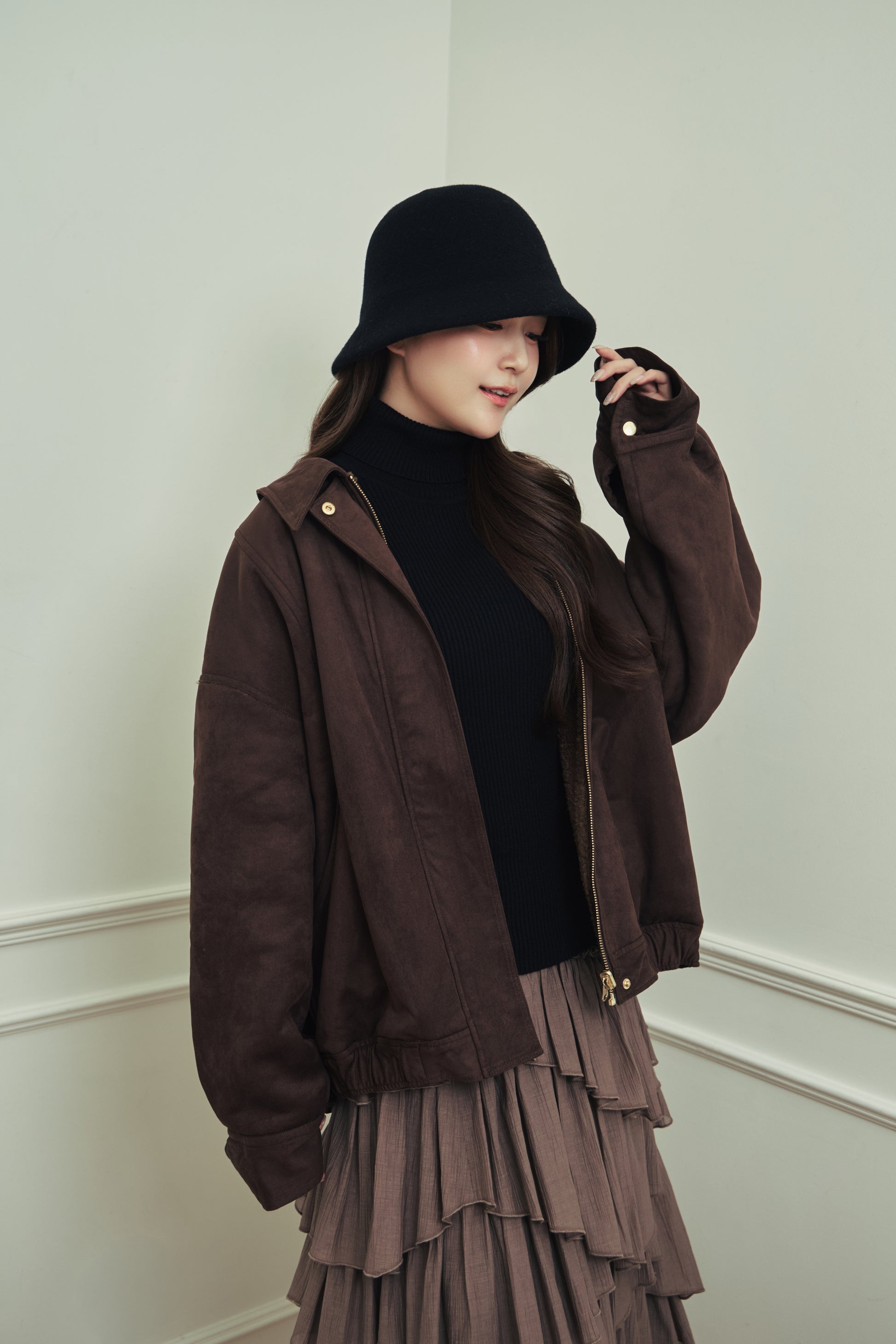 モデル身長：167cm 【アウター】カラー：brown 【トップス】カラー：black 【ボトムス】カラー：mocha サイズ：MM