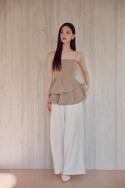 モデル身長：166cm トップスカラー：beige ボトムカラー：off white ボトムサイズ：M
