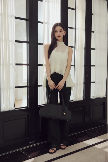 モデル身長：166cm tops/white , bag/black