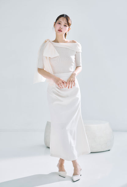 モデル身長：172cm　サイズ：FREE　カラー：ivory