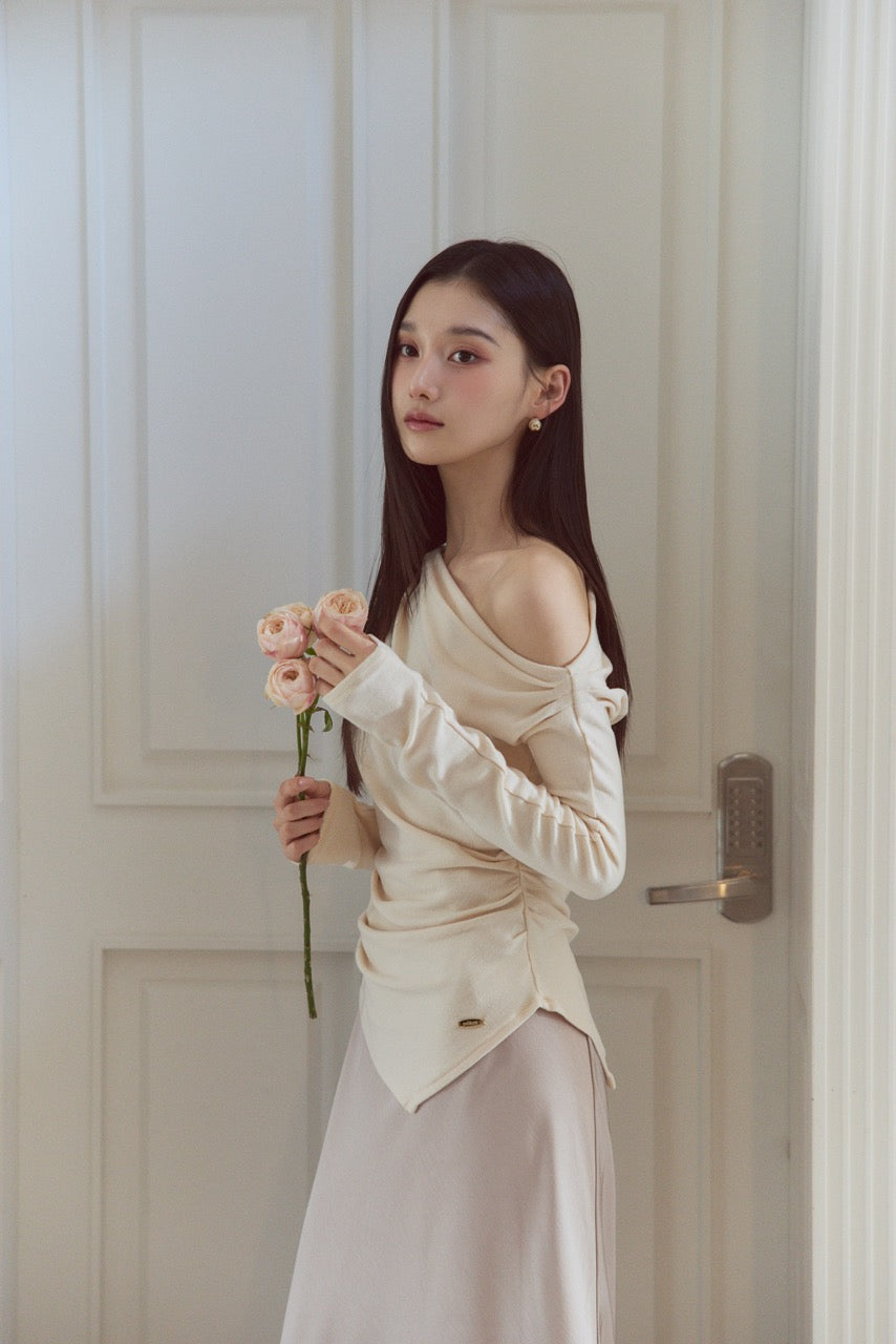 モデル身長:166cm トップスカラー:ivory ボトムカラー: greige ボトムサイズ:M