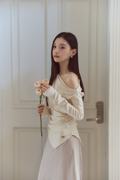 モデル身長:166cm トップスカラー:ivory ボトムカラー: greige ボトムサイズ:M