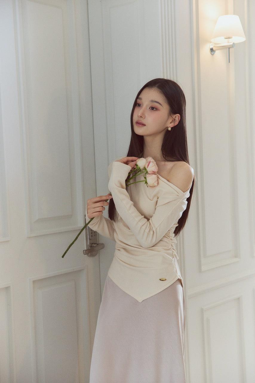 モデル身長:166cm トップスカラー:ivory ボトムカラー: greige ボトムサイズ:M