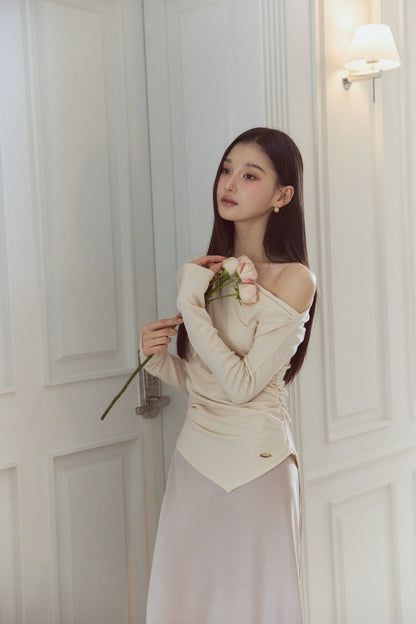 モデル身長:166cm トップスカラー:ivory ボトムカラー: greige ボトムサイズ:M
