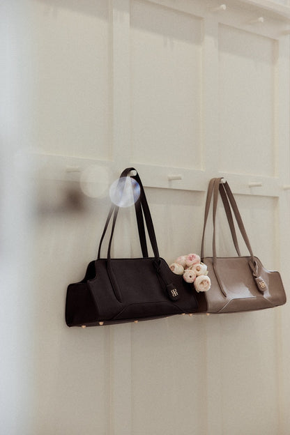 左：black 右：taupe