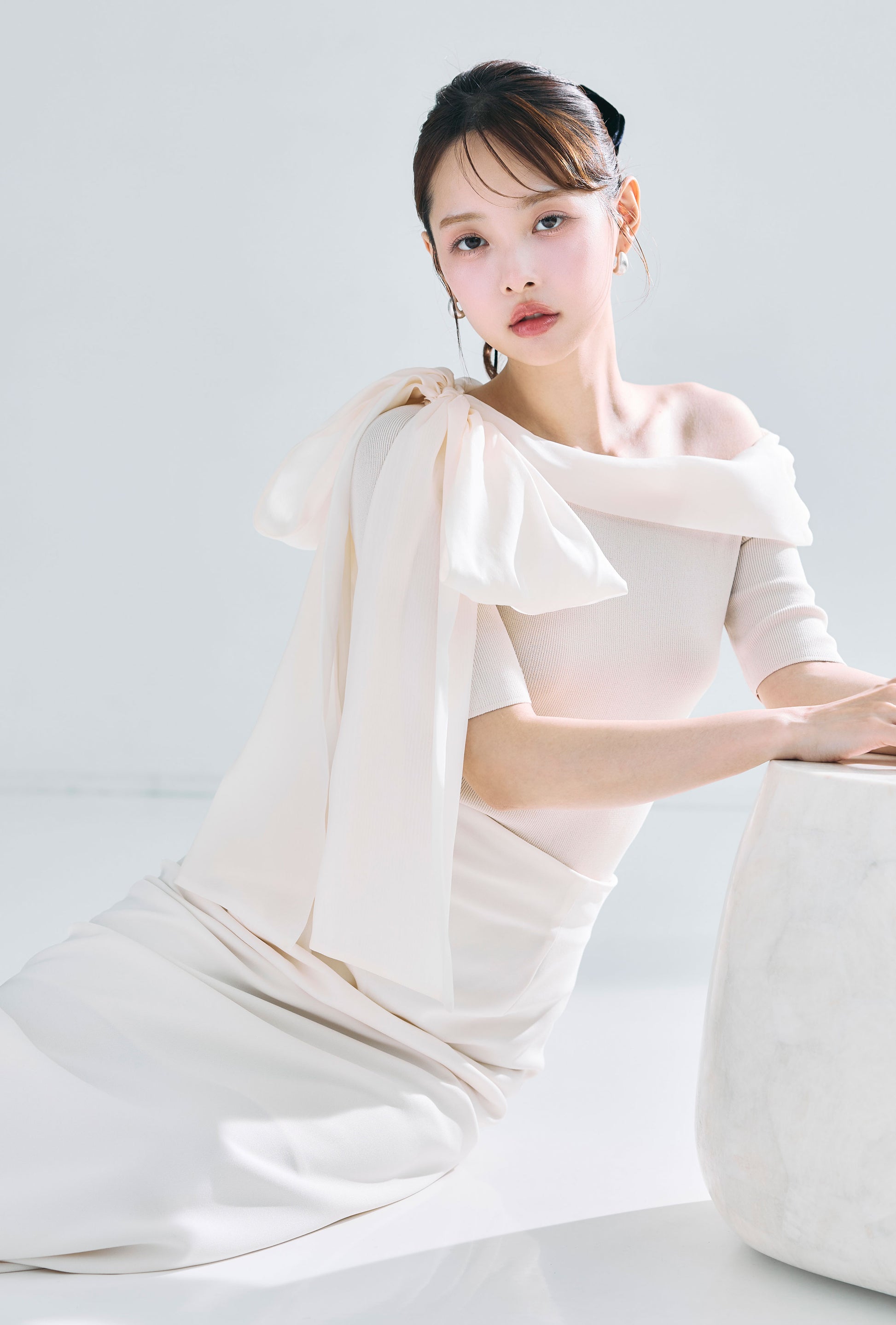 モデル身長：172cm　サイズ：FREE　カラー：ivory