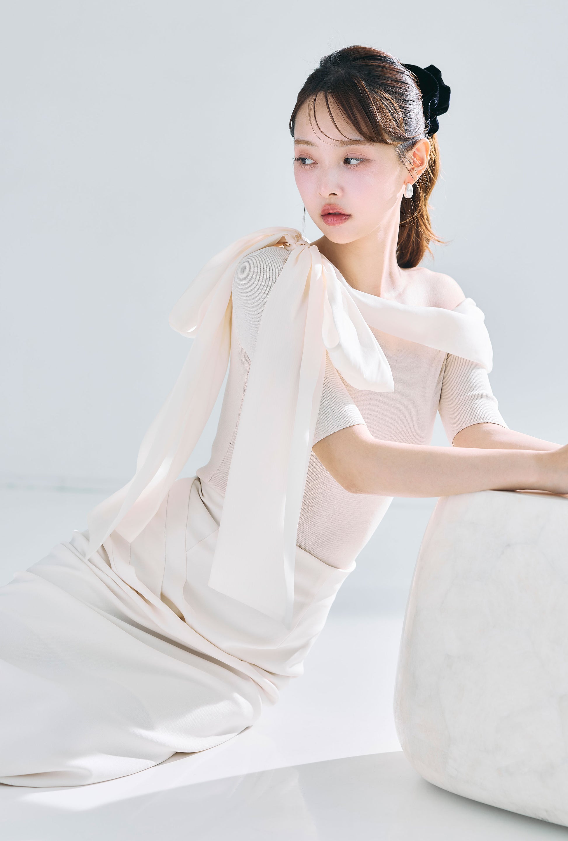 モデル身長：172cm　サイズ：FREE　カラー：ivory