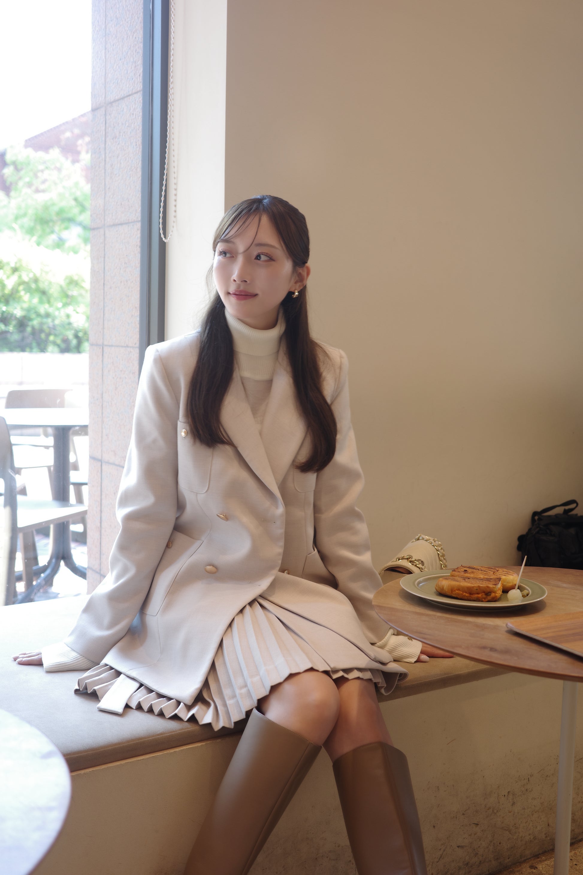 モデル身長：166cm サイズ：M カラー：ivory