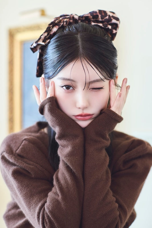モデル身長：157cm 【トップス】カラー：brown 【アクセサリー】カラー：leopard