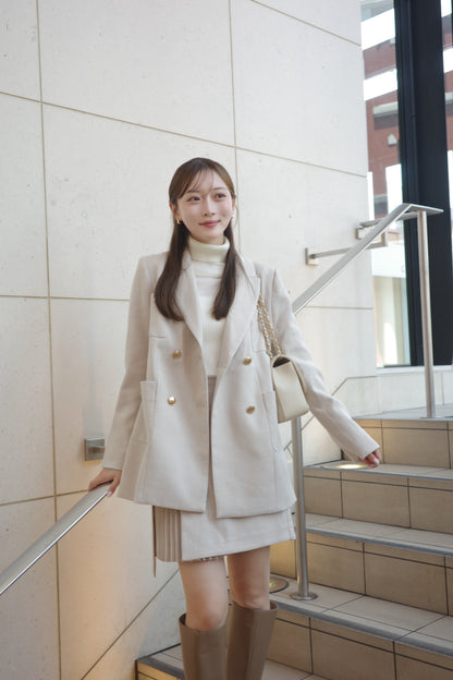 モデル身長：166cm サイズ：M カラー：ivory