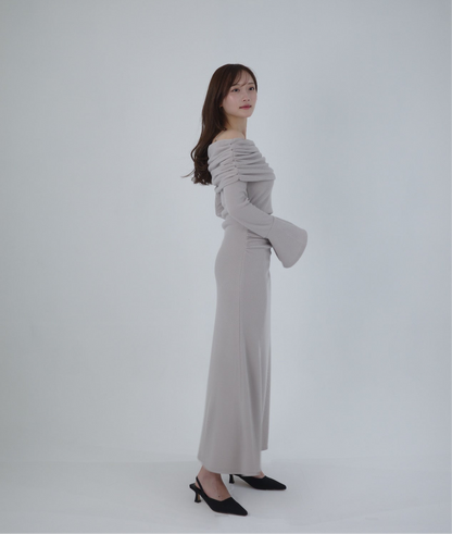 モデル身長：166cm　サイズ：M　カラー：greige