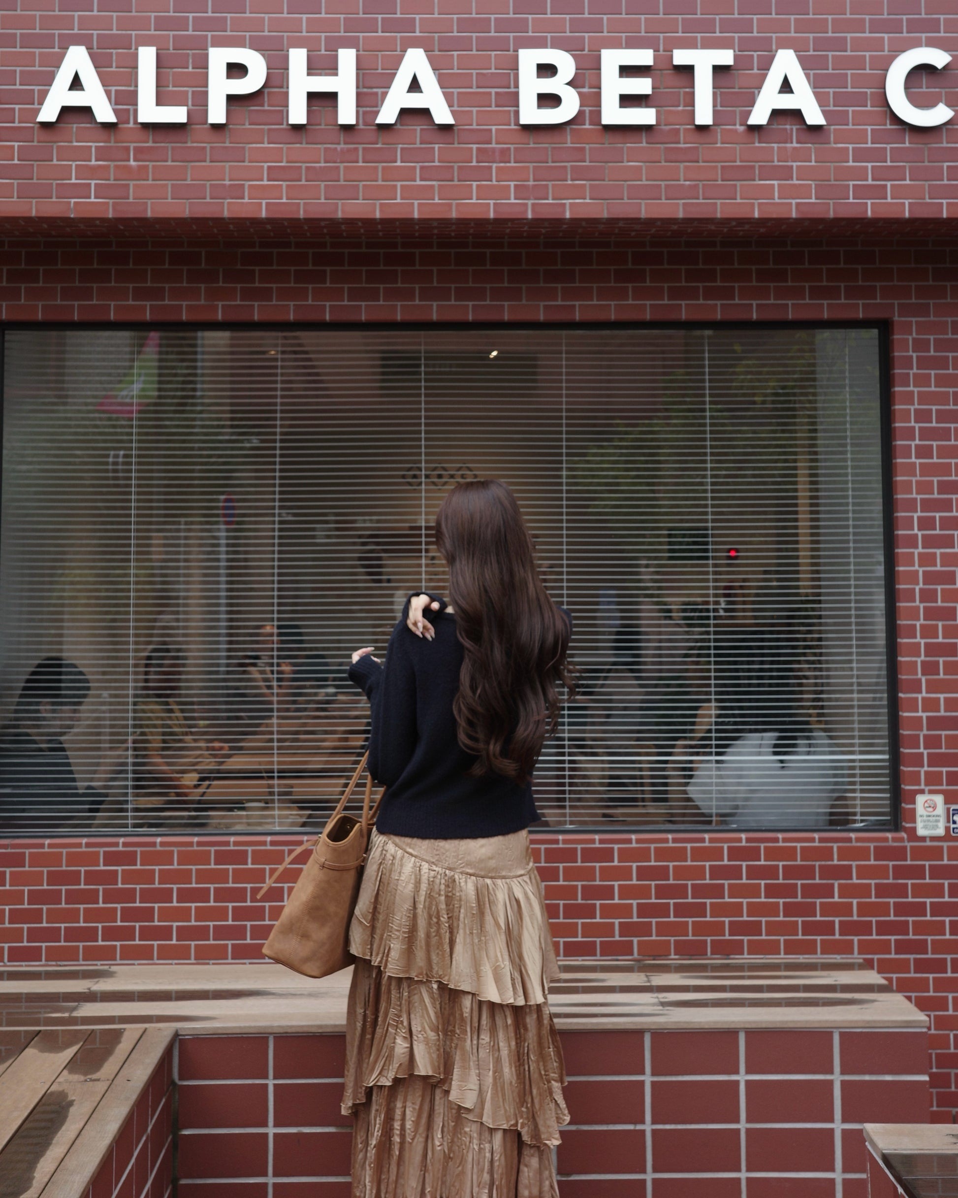 モデル身長：171cm トップスサイズ：free, トップスカラー：navy,  ボトムサイズ：M , ボトムカラー camel